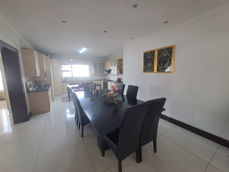 6 Bedroom Property for Sale in Athlone Western Cape